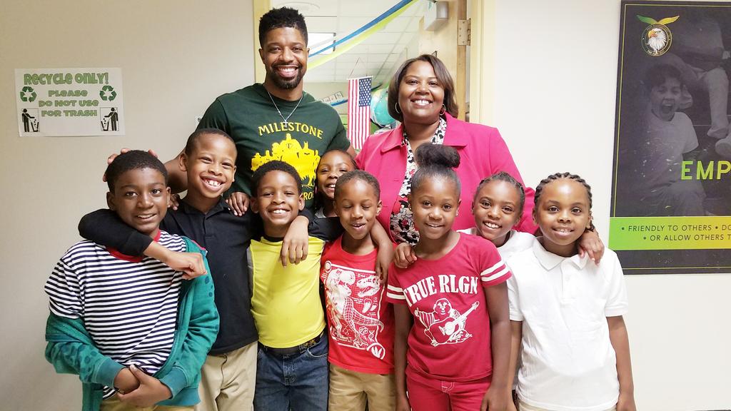 APSFain's tweet photo. EAGLES LOOK WHO STOPPED BY!!! Dr. Taylor from @APSTowns!!! We were so happy to welcome her to Fain! Dr. Taylor thank you for taking the time to visit our scholars. #togetherwegrow #yeaAPS @CarstarphenMJ @DrEmilyAMassey @apsupdate @APSPartner @beingmrmoore https://t.co/WjchQHP0LG