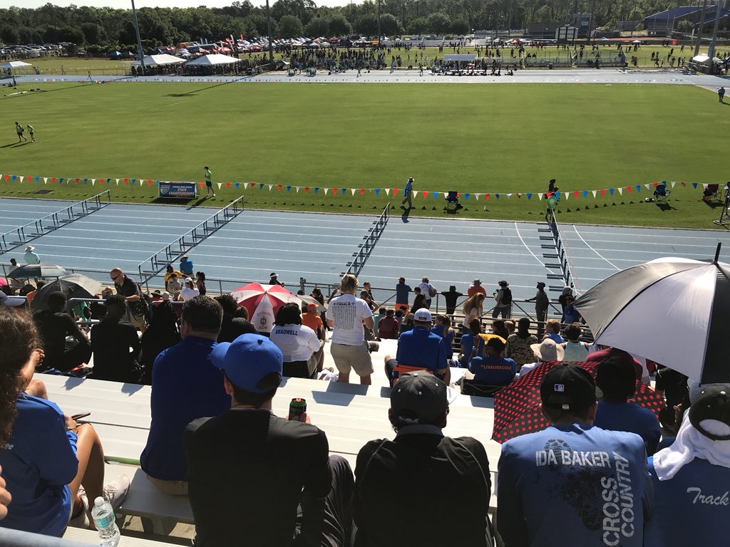 BakerTrack's tweet photo. Here waiting for Dash the Flash to take off! #FastDawgs #HardestWorkingTeamInLee https://t.co/InarV7IPAY