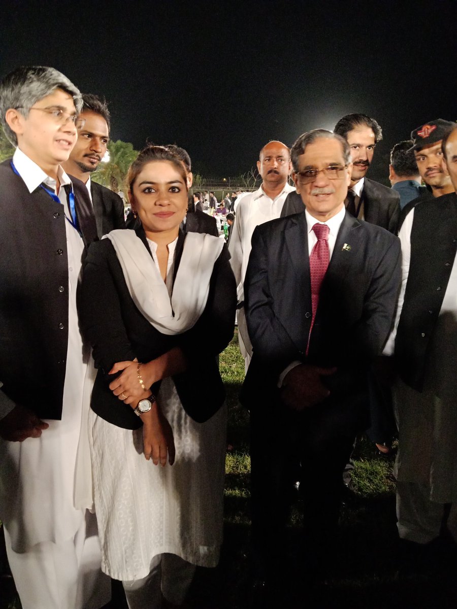 AnnieNoorulain's tweet photo. With Chief Justice of Pakistan Mr.  Saqib Nisar at #SupremeCourtOfPakistan https://t.co/zlgQAHebSr
