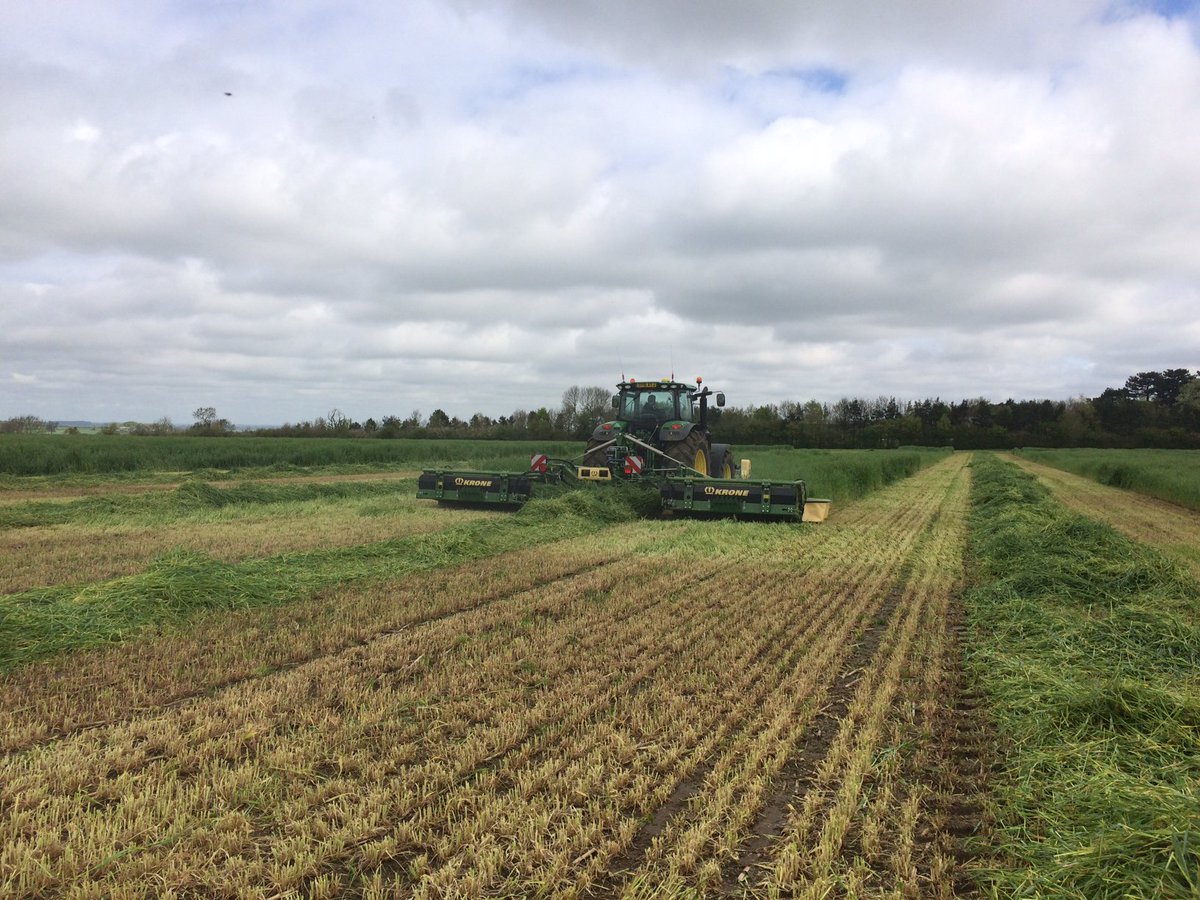 FarolLtd's tweet photo. Photos from Byfield area salesman Dan Phipps of a recently sold John Deere 6215R setting off grouping some Italian Rye Grass using SF1 guidance. #Grass18 #FarolTechnology https://t.co/opIIRVysiw