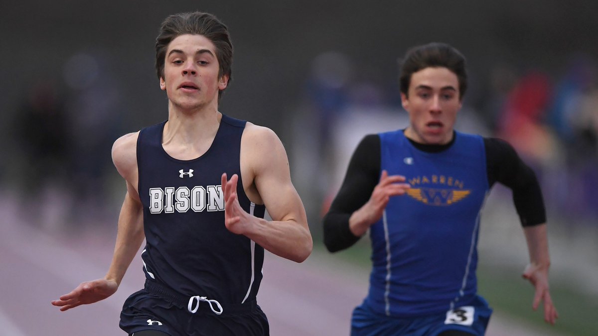 Pioneer_Press's tweet photo. A fresh start: Andriy Mykulyanych shows his speed at Buffalo Grove https://t.co/eMZuwCVCuo #PioneerSports (via @bobnarang) https://t.co/DxXbnJg8KA