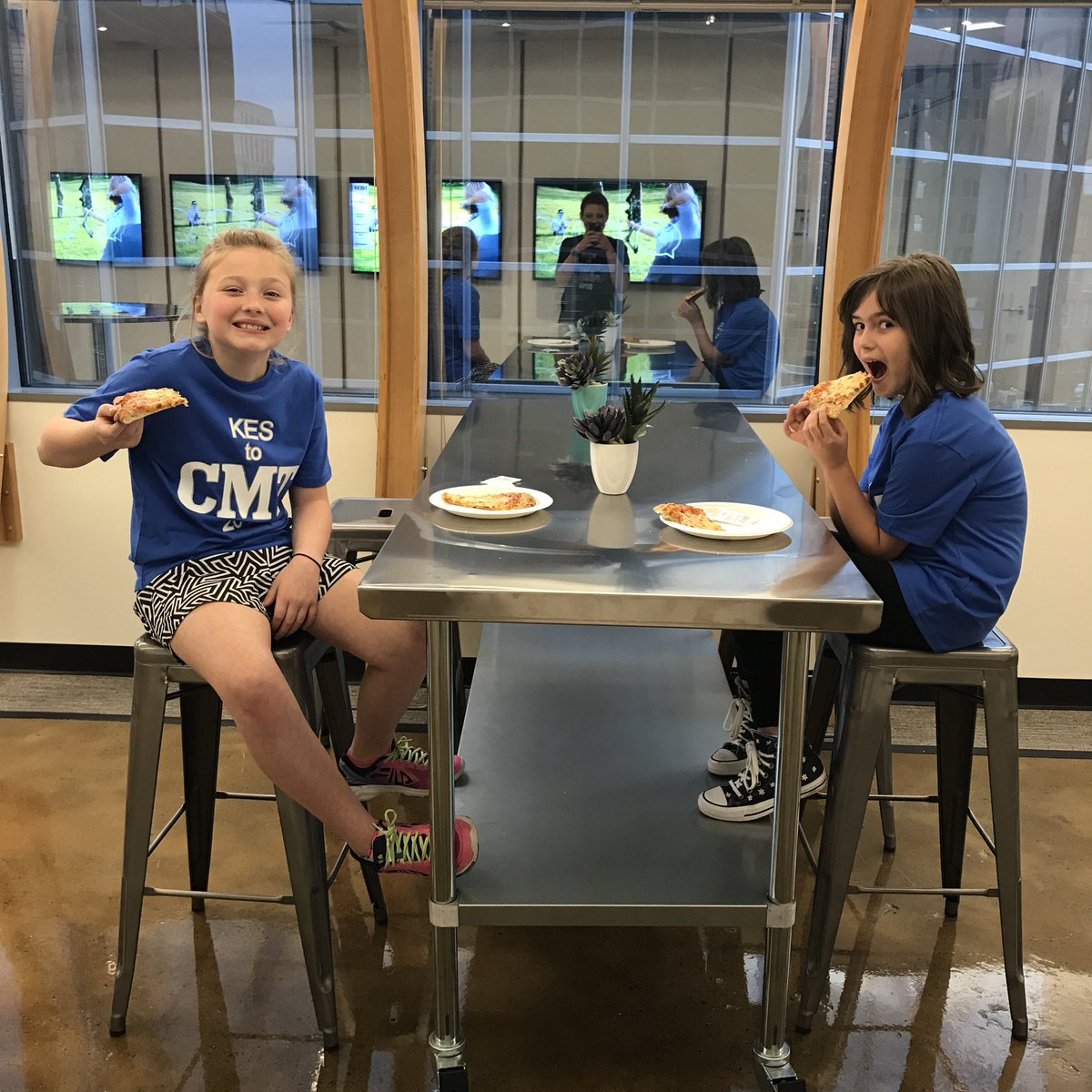 KittrellSchool's tweet photo. The CMT Studio and pizza lunch! #kesgreatshake @rucoschools @CMTonecountry @CMTempoweringed @CMT https://t.co/QFSgvEUE5H