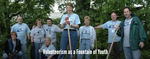 AmeriCorpsSr's tweet photo. "Giving back to others isn’t just good for the community—it’s good for your health, too. In fact, volunteering at any age improves your physical and mental health..." Read the final blog for #SeniorCorpsWeek, from our friends @UnitedWay https://t.co/wgGv6RRAoD #IamSeniorCorps https://t.co/Ryvm5TJGLP