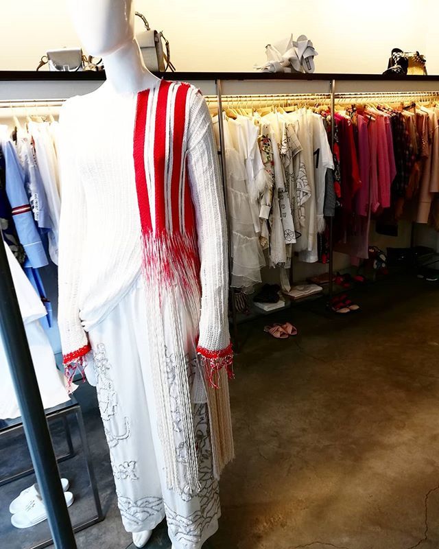 galleryfdm's tweet photo. #beautiful #beauty #cute #fashion #girl #instafashion #instagood#outfit#shopping#style#pretty#currentlywearing#love #pants #parosh #fortedeimarmi #fdm #maglia #aviu #giletconfrange #aviu #springsummer18 #gallery https://t.co/OozJbaFHhI