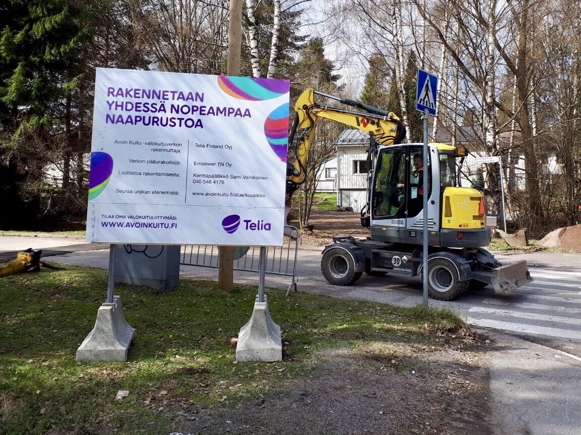 markusnakki's tweet photo. Vantaan #kuusikko liikkeellä #avoinkuitu #valokuitu https://t.co/OexOm3DOv1