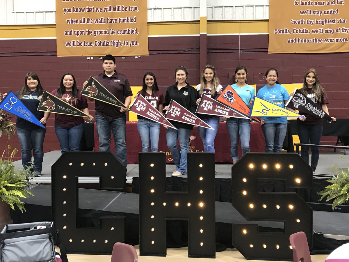 nhi_news's tweet photo. Congrats to all the @CotullaHS seniors celebrating #NHIDecisionDay! https://t.co/hWZlMlMQG8