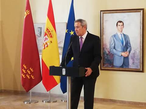 Hacienda_RM's tweet photo. Hace unos días tomé posesión como consejero de Hacienda del Gobierno regional. A partir de ahora os haré llegar noticias, informaciones y comentarios a través de este perfil y estaré en contacto con todos nuestros seguidores. 
Fernando de la Cierva. https://t.co/vHL3186FLV