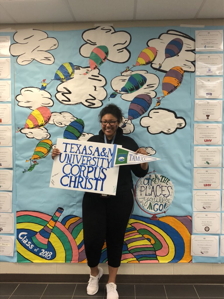 GenTXVictoria's tweet photo. #GenTxVictoria #CollegeIsWhatsNext #VWHS https://t.co/ifOi73otAh