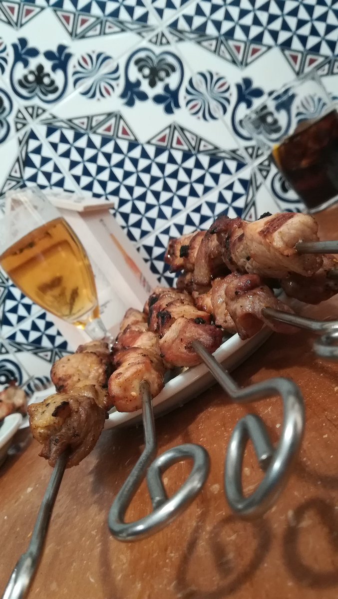 AnaPradaTv's tweet photo. Bar Lobo, visita obligada en #zamora desde que era una canija, estos #pinchos son de 10!!! Si venís, repetiréis! #relax #díalibre #friday #ricorico #barlobo #sitiostop 😋😋😋 https://t.co/6Tm1MYv644