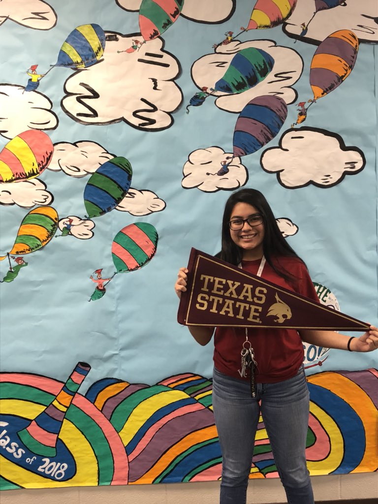 GenTXVictoria's tweet photo. #GenTxVictoria #CollegeIsWhatsNext #VWHS https://t.co/Uvi51feW1Z