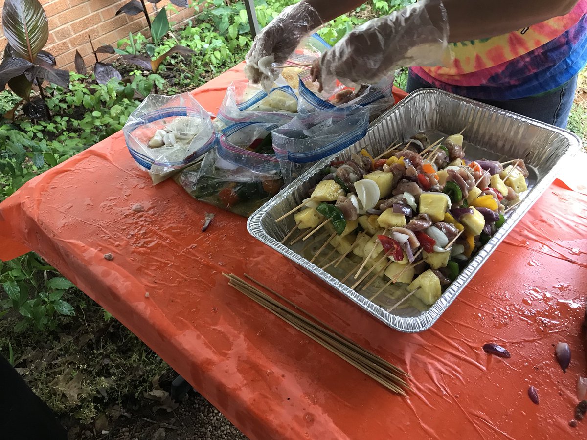 jeff_samuelson's tweet photo. Ts enjoying kabobs for lunch today at DES. Yum! Thanks for lunch Christy and Sallye! It was amazing! #deslearning https://t.co/mD7PI8VTJr
