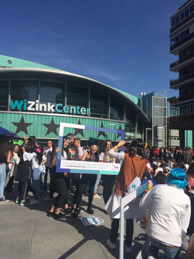 🙌🏽 Hoy llevamos la diversión a las colas en el @WiZinkCenter con #WiZinktuBancoSenzillo para #LOS40PrimaveraPop un #festivalparatodos <a href="/Los40/">LOS40</a> #flashExperience #Letsflash #strategy #crossmedia #digital