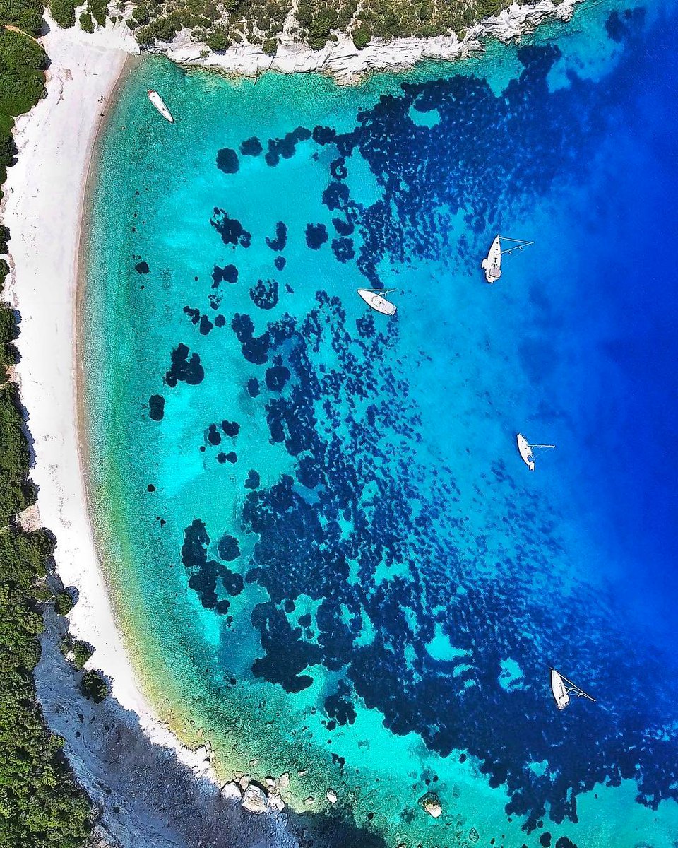 DiscoverGRcom's tweet photo. No houses! No rush! This little piece of paradise is around 7 nautical miles from #Ithaca, in the gorgeous Ionian Sea. And it’s reserved just for day-trippers. #DiscoverGreece #wanderlust #IonianIslands #travelmore #ttot #twwt #Atokos
📷: @digavrii via https://t.co/EuMnxHQtKa 👏 https://t.co/dGDqGYU5HD