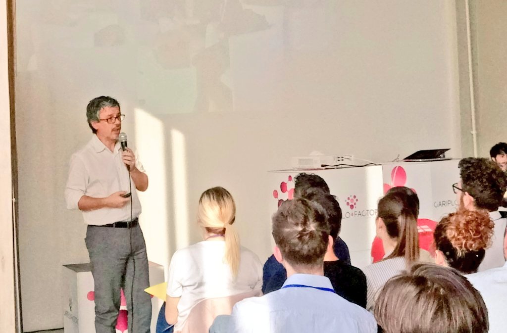 SW_Milano's tweet photo. Diamo il benvenuto ad Augusto Coppola aka @5anatre, Managing Director of Acceleration Programs @Enalabs @LVentureGroup
Un super speech per motivare al meglio i nostri Startupper!
#SWMilano https://t.co/JlVH4wpFdL