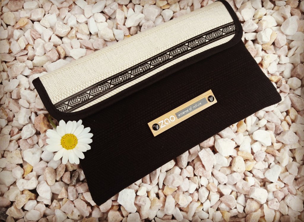 MumIsGreen's tweet photo. J’ai testé la Pochette “teint nude” de Zao – Idée cadeau presque ZD pour la fête des mères https://t.co/TXq4GvQnlc https://t.co/TbeknQRq3W