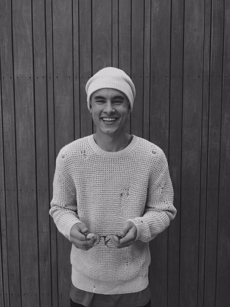 rpghcs's tweet photo. Kian lawley
23 ans
Hetero
Lambda lambda gamma
@kianlawlai https://t.co/kZADl9qR0Z