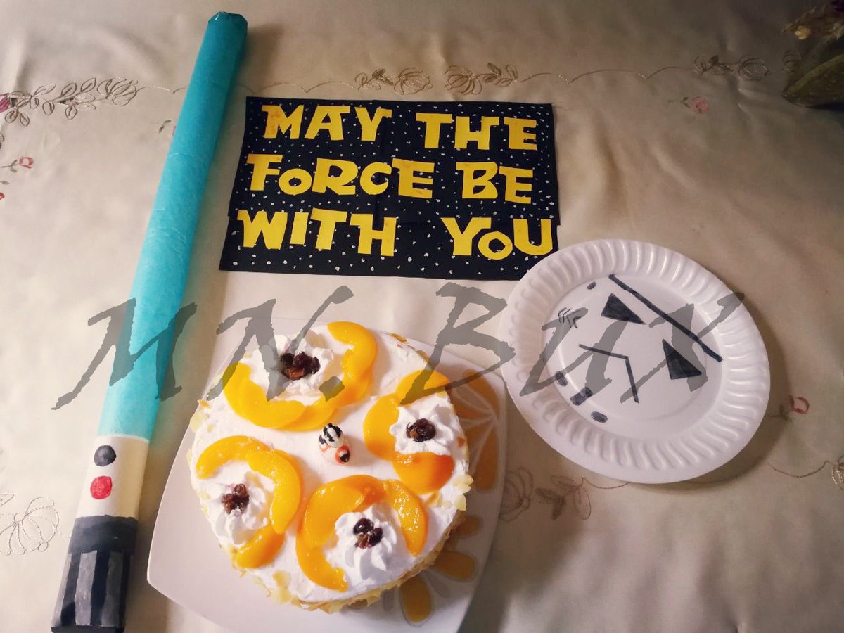 MehNigFo's tweet photo. #MayThe4thBeWithYou #StarWarsDay
#throwback #birthdaytheme #bb8cake https://t.co/3GeHyvteVu