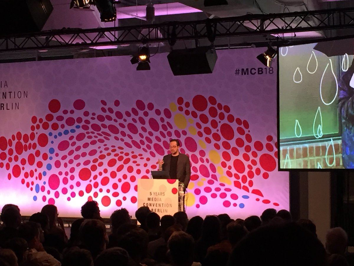 Best quote so far: “walking is the new scrolling” 😂 Thanks to <a href="/Grahaphics/">Graham Roberts</a> from <a href="/nytimes/">The New York Times</a> for the interesting insights in #AR and #journalism! #rp18