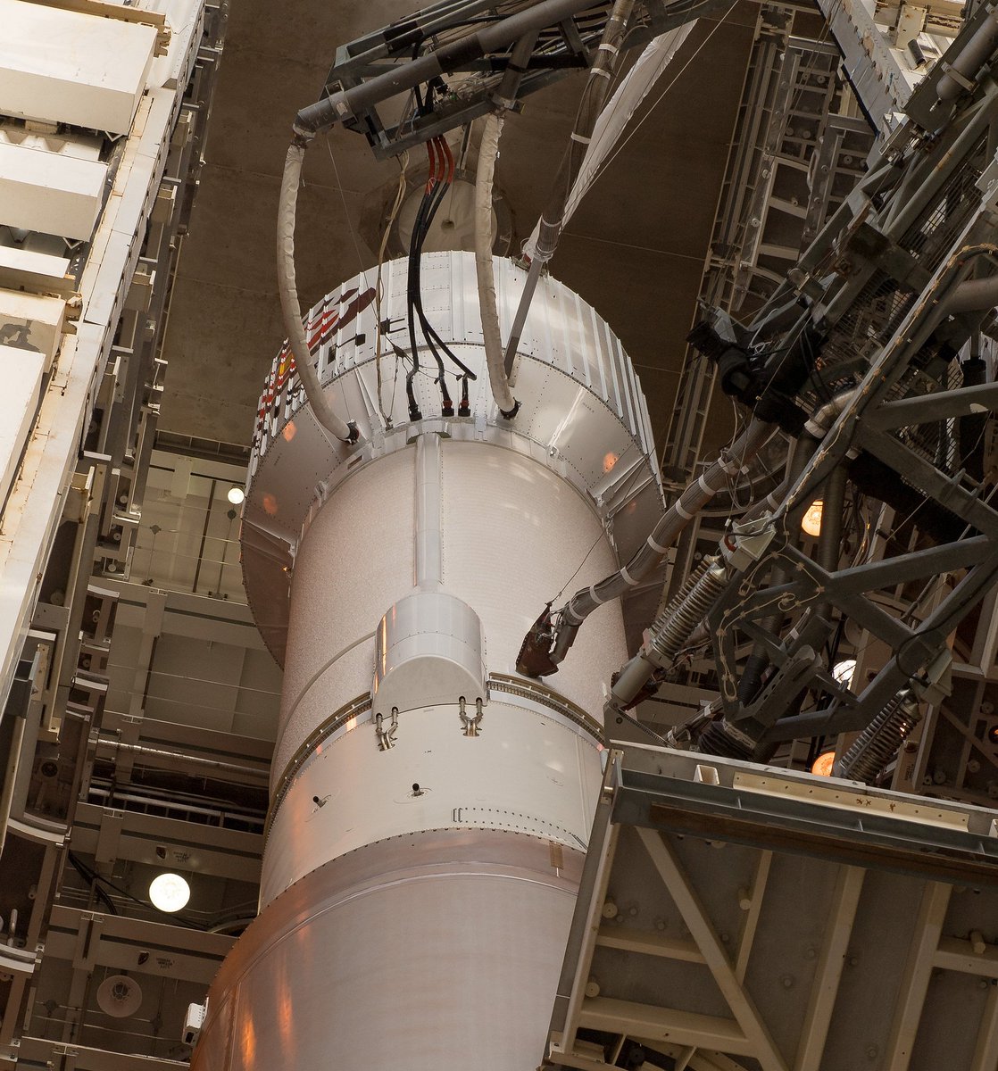 NASAInSight's tweet image. Are you ready to dive deep and study the heart of #Mars with me? I leave tomorrow to study the deep Martian interior. This big shiny rocket is my sweet ride! Learn more: go.nasa.gov/2JQY4VU