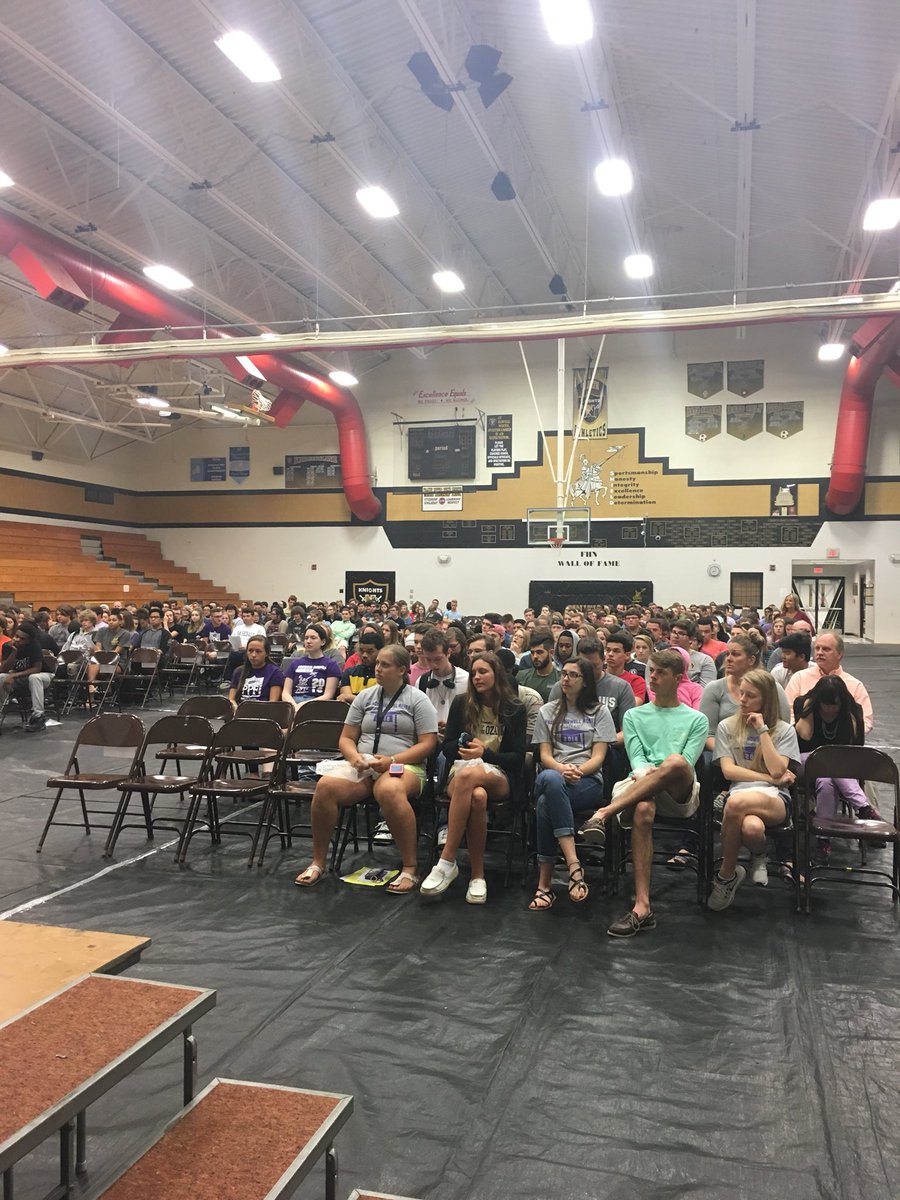steepFHN's tweet photo. Grad Practice 2018!!! Congrats seniors. #fhnpride https://t.co/9guPh2kZzp