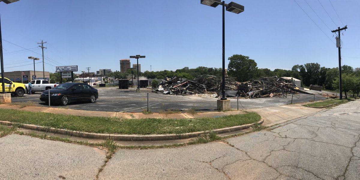 AndersonTrev's tweet photo. Former Auto-Fleet showroom off West Main Street in downtown Spartanburg is officially a pile of rubble. Can’t wait to see what will replace it. @UpstateBiz @demtekllc @SpartanburgCity #OneSpartanburg  #TeamUpstate https://t.co/l85PWfpEAe