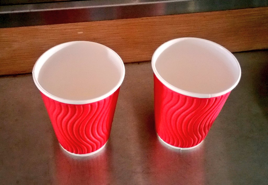 Teatimesci's tweet photo. Incredible #LabHacks from @kim_judge_ and @WGCengage at #TeenTechCity! Think you need a water bath for #SequencingInASuitcase, think again!!! Just don't mix up the sample with the coffee! 😉
#TeenTech #sequencing https://t.co/s7YrW5yliw