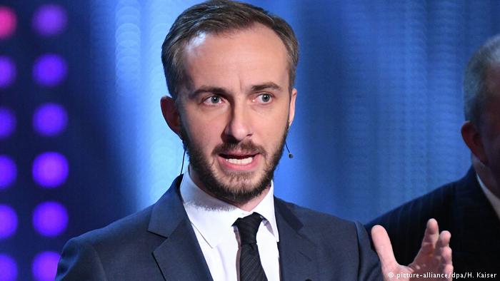 dw_politics's tweet photo. German satirist @janboehm wants to shower online hate with an army of love trolls.

50,000 people have according to the comedian already signed up with the initiative #Reconquistainternet to serve on the digital frontline. 

https://t.co/9DQnHeEnl9 https://t.co/jFE8XtcM3k