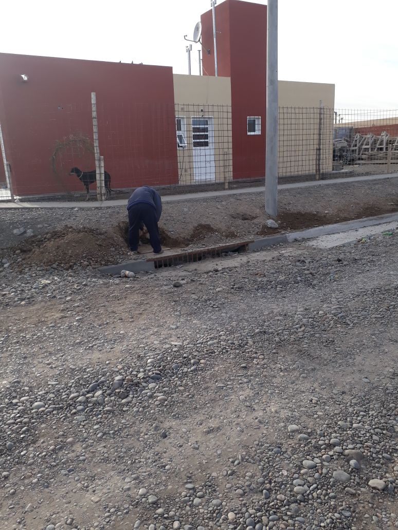 TWMunicipalidad's tweet photo. #AhoraTrelew Continúan los trabajos de limpieza de sumideros en distintos puntos de la ciudad https://t.co/EapH65LBYL