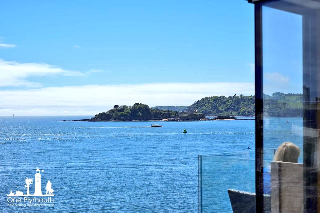 Enjoying the views on the #Plymouth Hoe.☀️