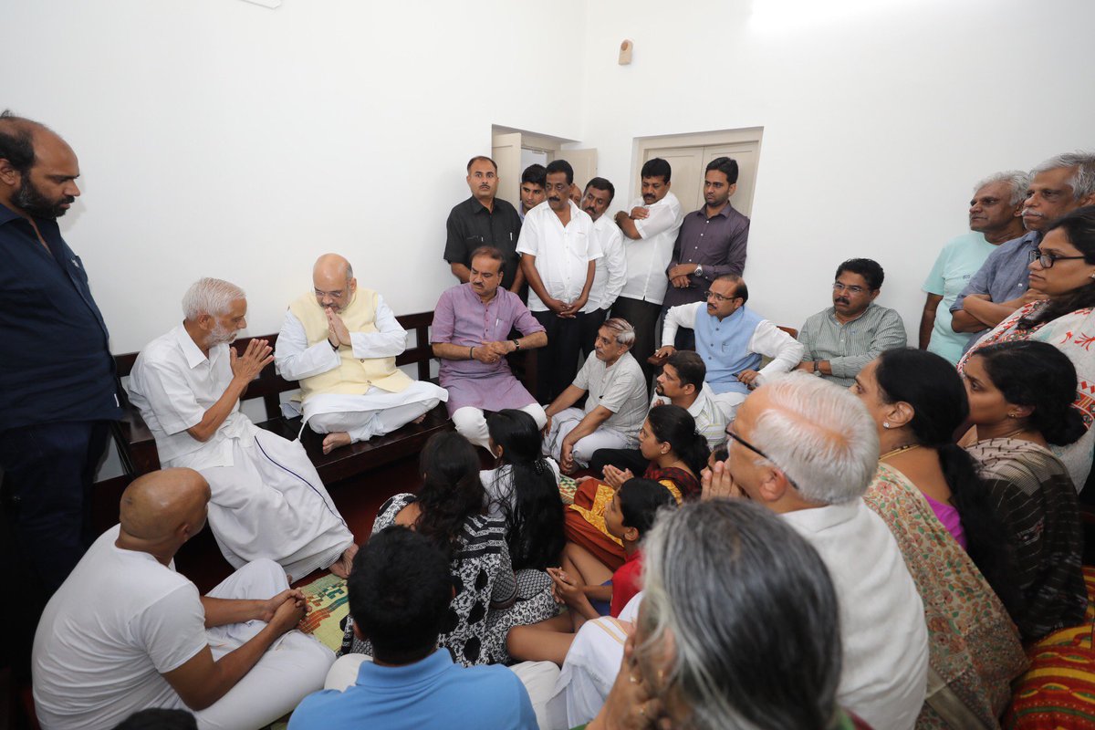 AmitShah's tweet photo. Visited the home of Late Shri B N Vijaykumar ji &amp; paid condolence to the bereaved family. He was a two term MLA from Jayanagar, Bengaluru, and had devoted his entire life for the welfare of the people of his constituency. His passing away is an irreparable loss to @BJP4Karnataka. https://t.co/wLyMDbJpAy