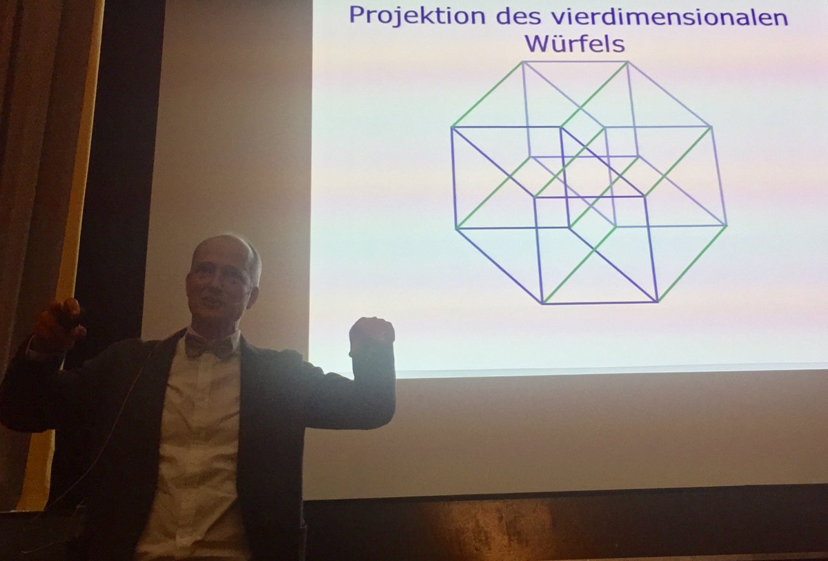 modellansatz's tweet photo. Vom Kinofilm zur langen Nacht der #Mathematik @HsKANews: Prof Dr Frank Schaefer konstruiert den 4D-Tesserakt #LaNaMa https://t.co/vdBlysF5Cu