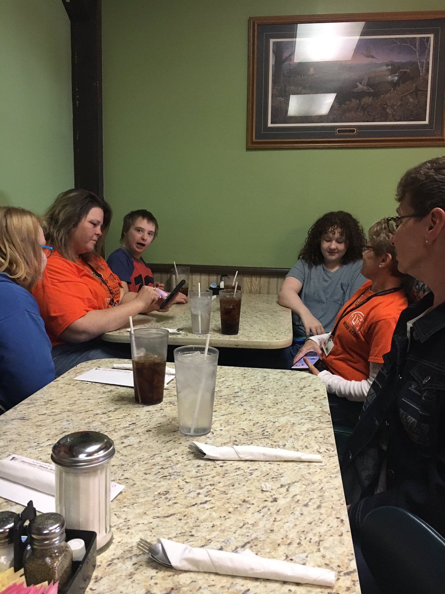 jrmclaugh's tweet photo. Students met their goal to eat out at Frontier! They did an amazing job with their manners, staying in budget, ordering and paying! Then we came back to see how much money we had left over after eating out! #washpride https://t.co/2Dr8hQjaGC