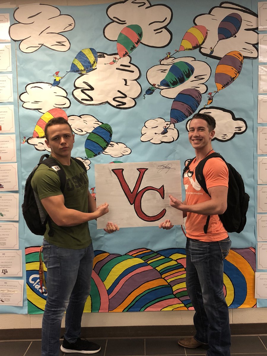 GenTXVictoria's tweet photo. #GenTxVictoria #CollegeIsWhatsNext #VWHS https://t.co/1U7o3IWdCL