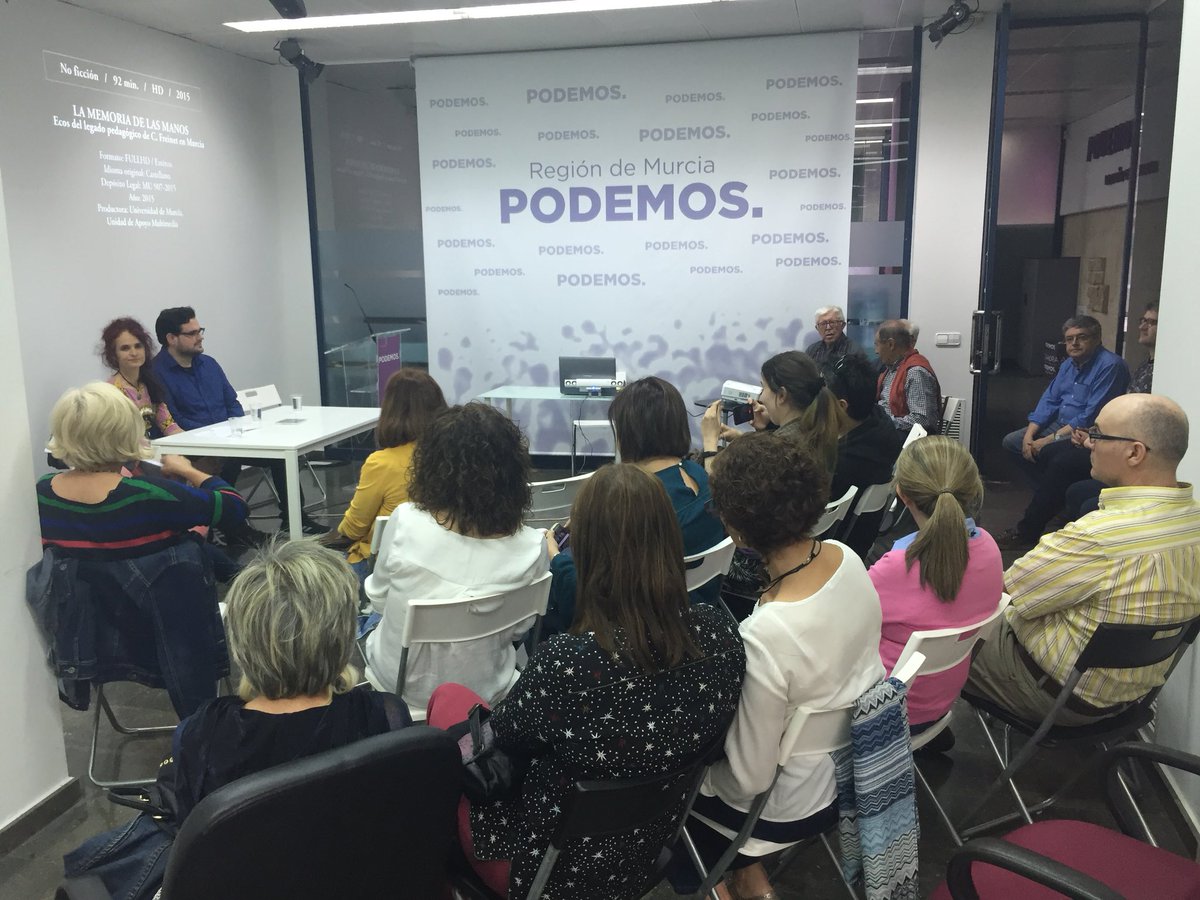 podemosmurcia's tweet photo. 🎥 Esta tarde en nuestra sede disfrutamos de esta película-documental “La memoria de las manos” con su director Alfonso Burgos.
#Documental #CineMurciano #CineAutor #Educación
https://t.co/MVnqBCtoII https://t.co/aTijZAxVkt