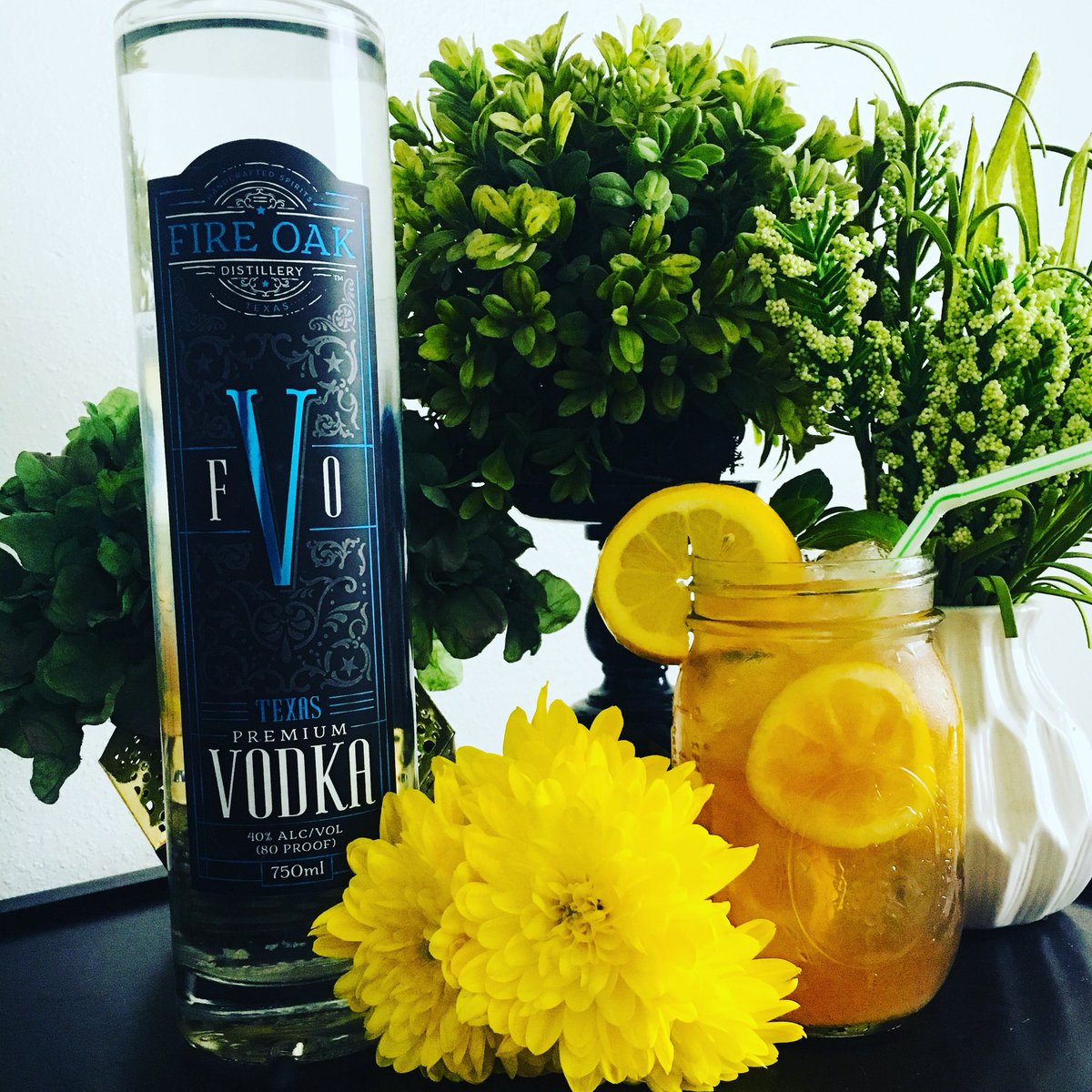 Fire_Oak's tweet photo. #masonjarcocktails make every #fireoakfriday better! Try our award winning #vodka with this weeks cocktail the Teetotaler. Recipe on our Instagram #fireoakvodka #fireoakspirits https://t.co/SQAENtxmaL