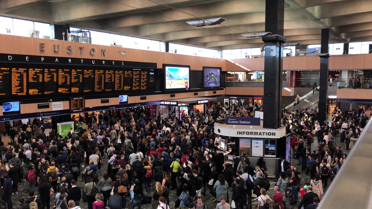 panos22111's tweet photo. Rush hour in Euston this afternoon #Euston #London #railcc #interrail #britrail #trains #station https://t.co/YMtpm9kTaD