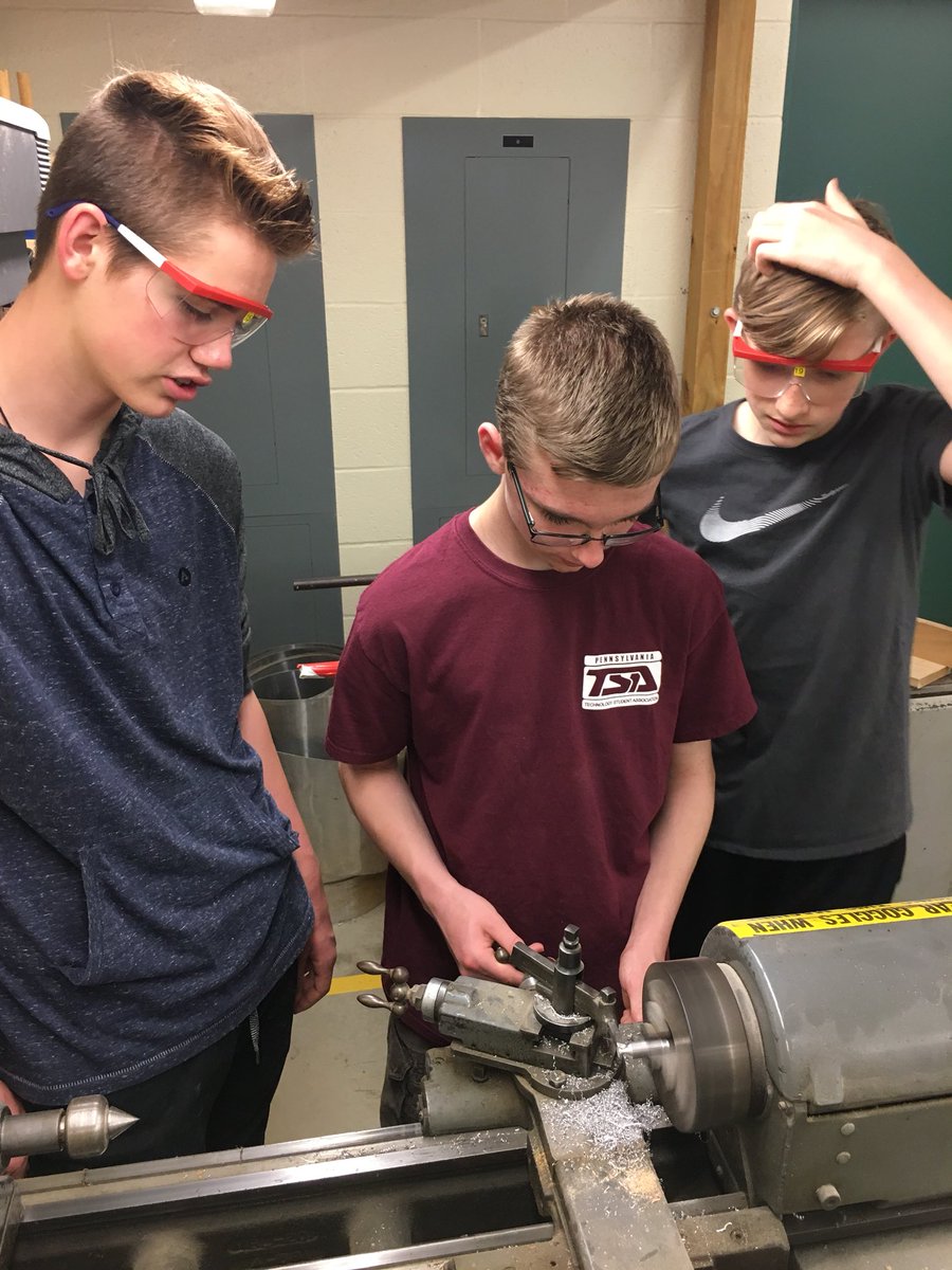 ZellersTechEd's tweet photo. Tech Ed Today- turning aluminum! 
#gotskills https://t.co/NqmMjjCZeU