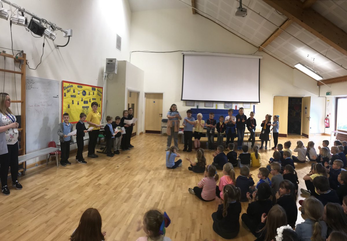 BrynYear5's tweet photo. The criw cymraeg presenting this weeks welsh certificates @BrynSchool 🏴󠁧󠁢󠁷󠁬󠁳󠁿 https://t.co/Ez5eU0cCKK