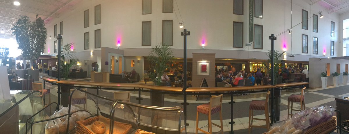 The fun begins #ArmyNavy weekend <a href="/PIBathRoad/">Premier Inn Bath Rd</a> 🍺🍺🍺🍻@airportsmiles <a href="/gary_villiers/">Gary De Villiers</a> <a href="/RaviSahrawat3/">Ravi Sahrawat</a> <a href="/SajidSajidm786/">Saj</a> @Veronic15080620 <a href="/gtomlinson79/">Elaine Tomlinson</a> #AirXperts