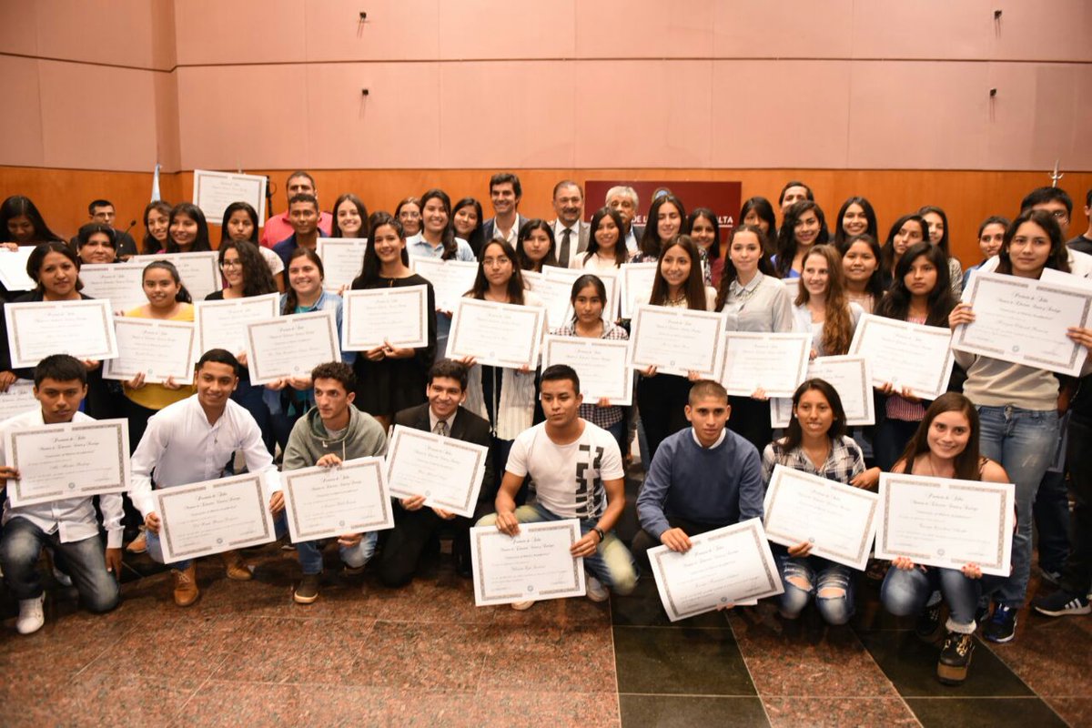 UrtubeyJM's tweet photo. Hoy entregamos 120 Becas Educativas a la Excelencia a quienes demostraron que tienen no sólo capacidad, sino voluntad, esfuerzo y perseverancia. Tenemos enormes expectativas en cada uno de Uds. Les pido que sigan sobresaliendo, vale la pena el esfuerzo. ¡Háganlo por su futuro! https://t.co/bx2ss6dPct