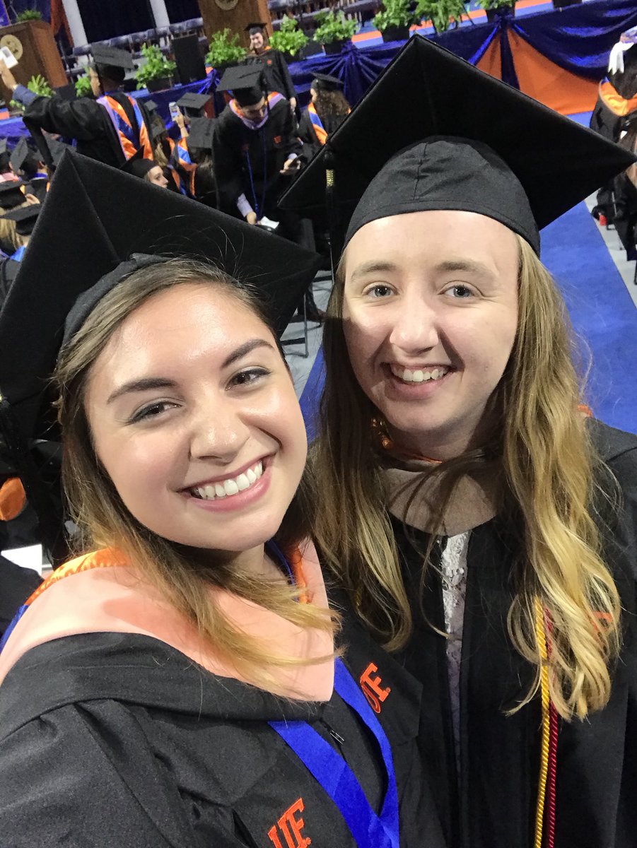 TnyHwkProSk8r4's tweet photo. #ufgrad #uf2018 #doublegators https://t.co/DRvBVk0sFS