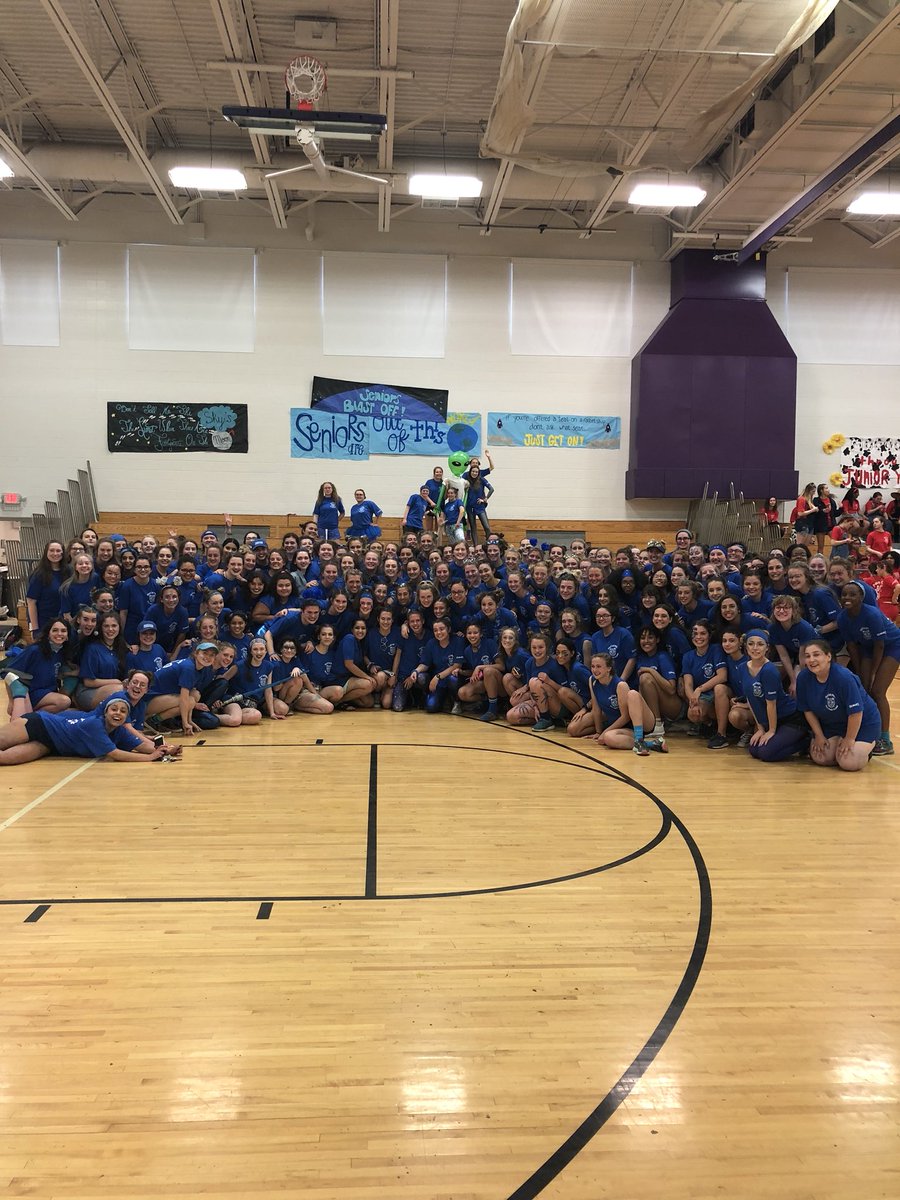 sja1890's tweet photo. Congrats, Seniors!!! #Paws4Pride https://t.co/WEJt4yCCQS