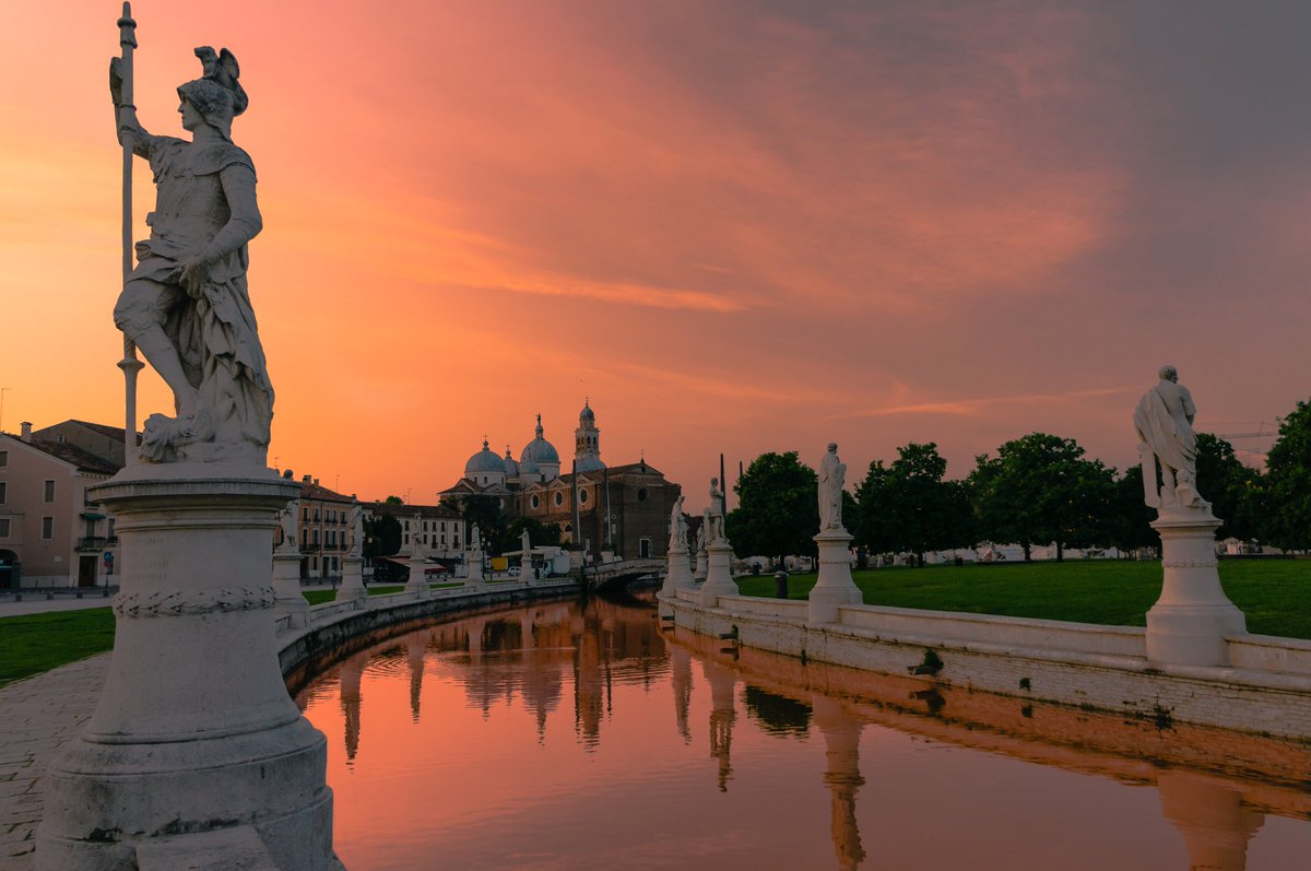 IlProfeta75's tweet photo. Certe sere Padova è la città più bella del mondo. https://t.co/HbyQ04PA49