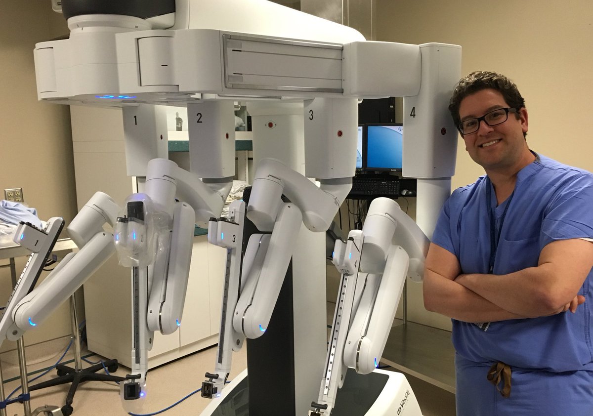 CHSBuffalo's tweet image. These are the droids you're looking for, setting the standards in minimally invasive surgical care. From gynecological to cardiac and orthopedic procedures, these robots do it all! #maythe4thbewithyou #starwarsday #notsciencefiction #medicaltechnology