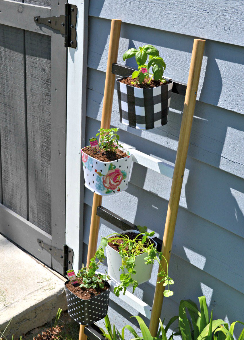ModPodge_Glossy's tweet photo. Love Herbs? @thecardswedrew is going live on our Facebook Page today at 3 PM EDT to show you how to make the Mod Podge Herb Ladder Planter. Watch at https://t.co/Q1WZfvuKNa https://t.co/Mj1XsgTkx3