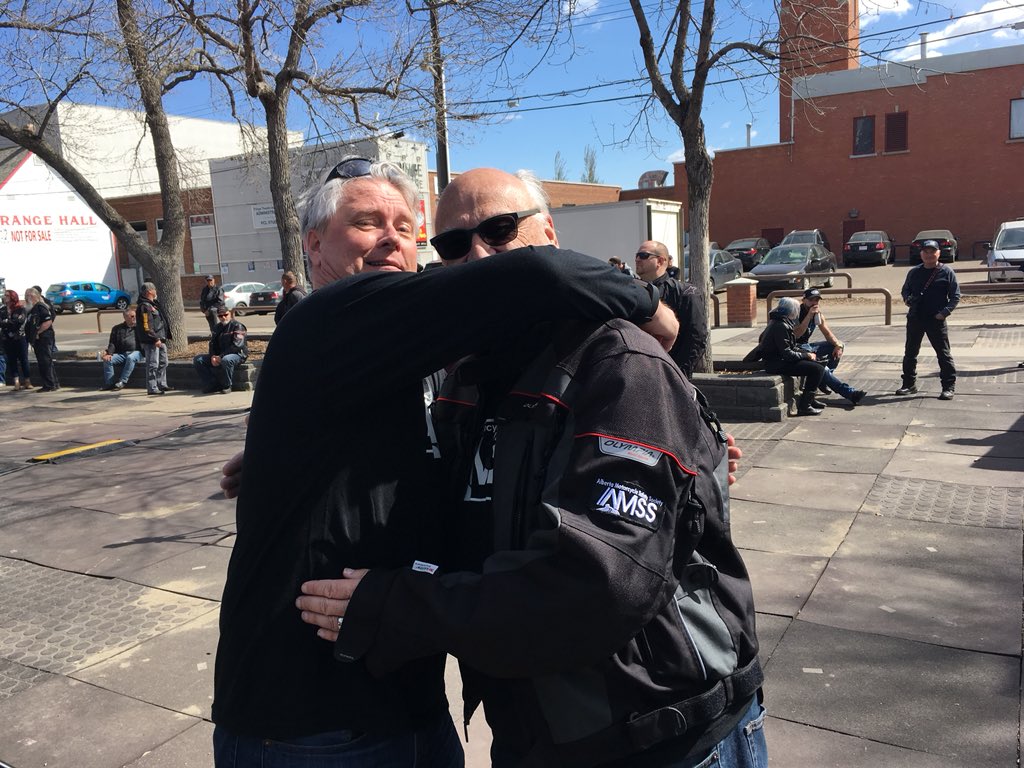 MJForbes's tweet photo. @steeletalk No kiss. Big hug. @GordSteinke @ab_amss https://t.co/L5HP5yY0iL