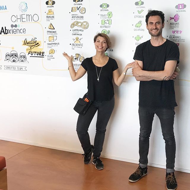 livescribers's tweet photo. They call them "the one and a half scribers" 🤓✏️ @minalegend @arribastoni #visualpractitioners #livescribing #graphicrecording #madrid #spain #qualifiedteam https://t.co/sV1Y5K8OAP https://t.co/ha9uxvvxqg