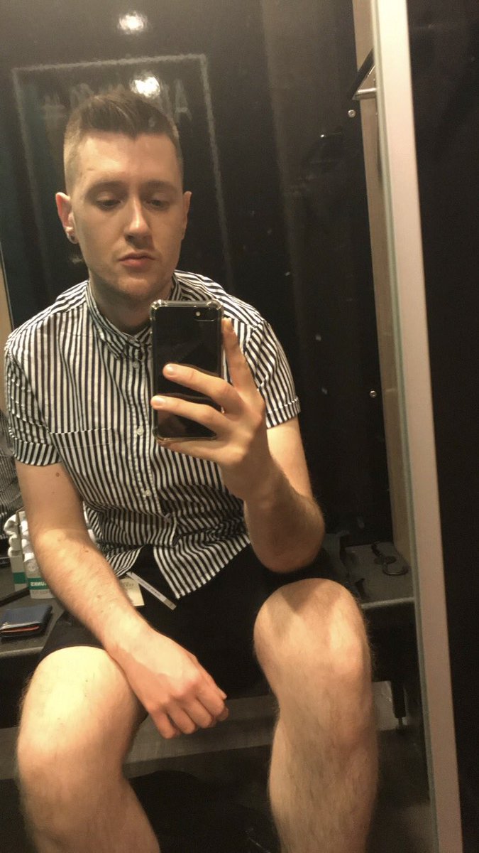 rossitude's tweet photo. Thighs taking up half the pic #chunkynotfunky https://t.co/QlsTqPaHgS