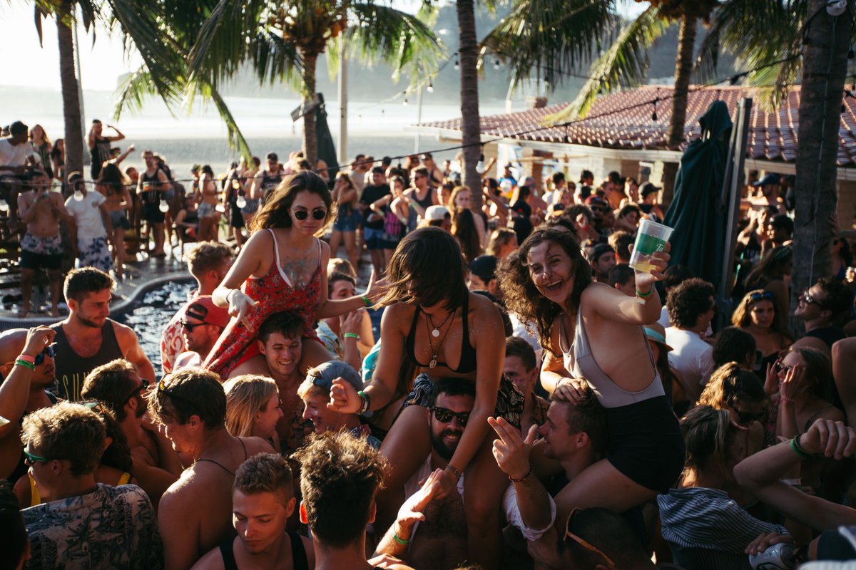 SFPC_NICA's tweet photo. Dont Stop The Party !!!!!
.
.
.
.
.
#babes #sanjuandelsur #party #partypeople #poolparty #ontop #sundayfunday #poolcrawl #sundayfundaypoolcrawl #girlsonshoulders #thunderdome #dj #edm #house #dubstep #nicaragua https://t.co/Rogt5O7S3j