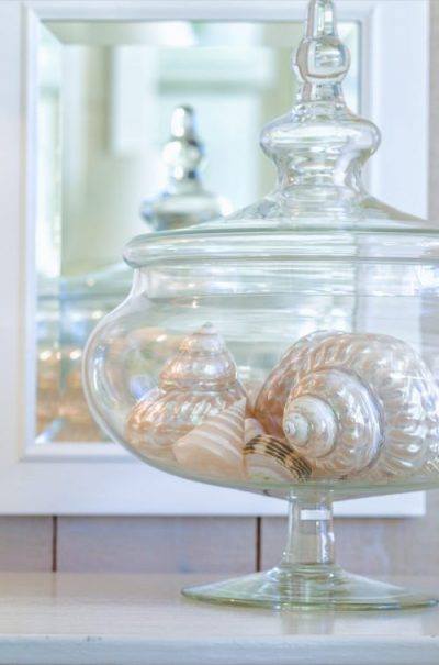 LunaBeachInt's tweet photo. Disperse light with coastal display accents like shells, driftwood or feathers in combination with glass and mirrors. Luna Beach can #design something unique for you. https://t.co/s0WOPk5TrA